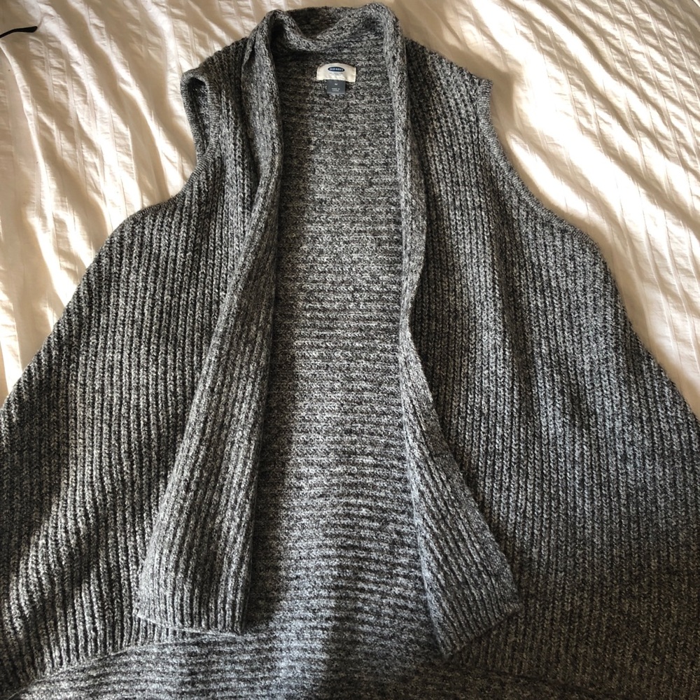 Sleeveless cardigan